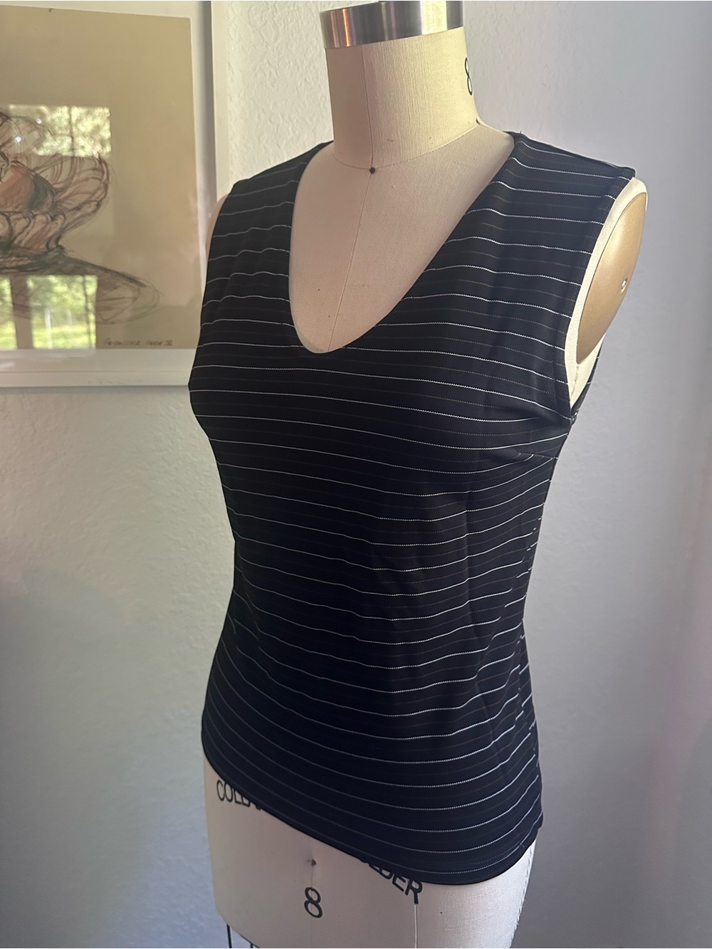 Gap Vintage Black Striped Sleeveless V-Neck Top size Medium